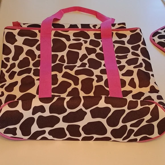 Toss Resort Collection Giraffe Print Tote Bag with Pink Straps, W/Hot Iron Bag - Picture 6 of 16